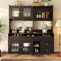 Vaisselier elegant avec vitrines, cinq tiroirs, porte-verres integres et details metalliques dores
