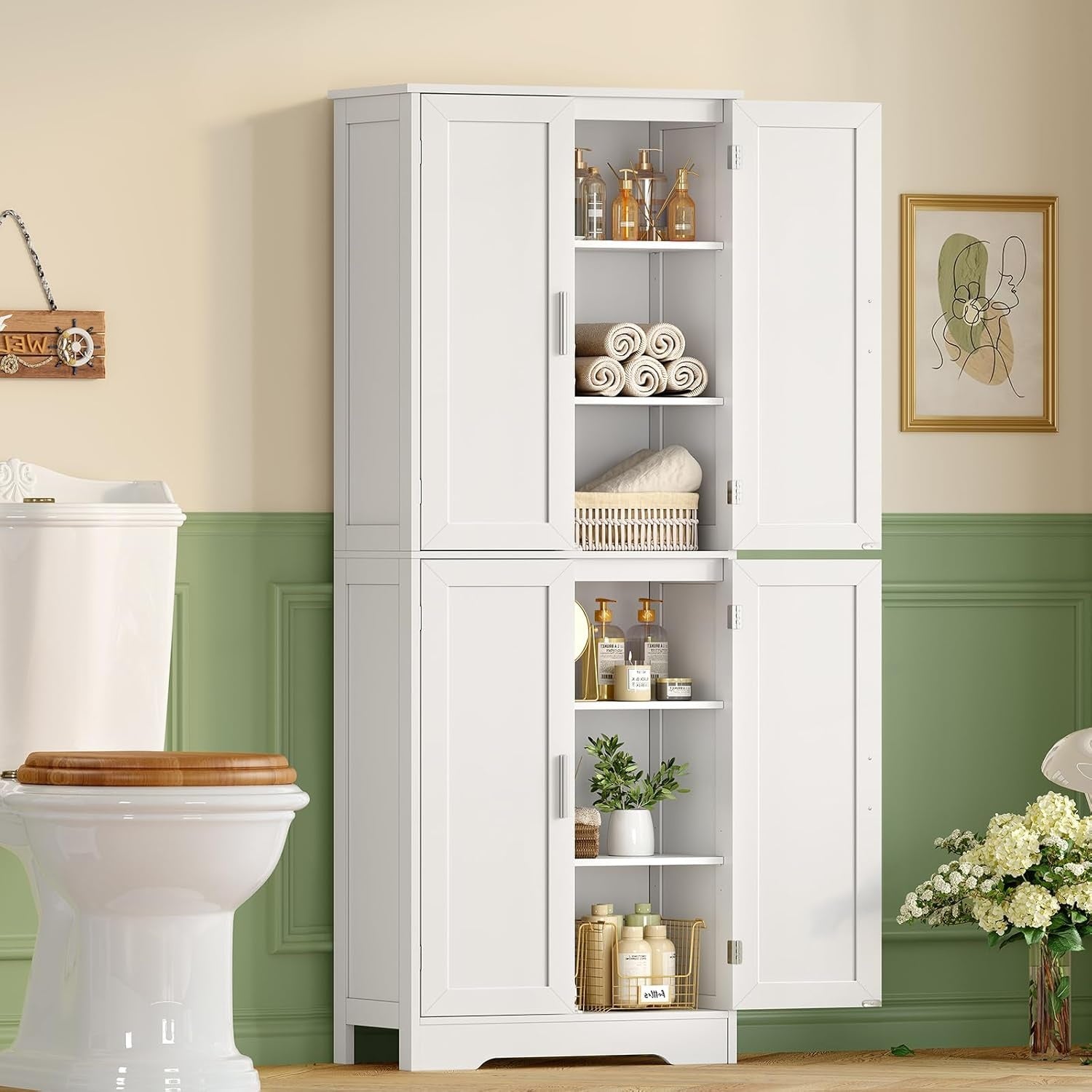 Colonne de rangement blanche avec quatre portes et tablettes ajustables pour salle de bain ou sejour
