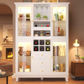 Meuble de cuisine avec quatre portes vitrees, trois tiroirs, porte-bouteilles et porte-verres integres