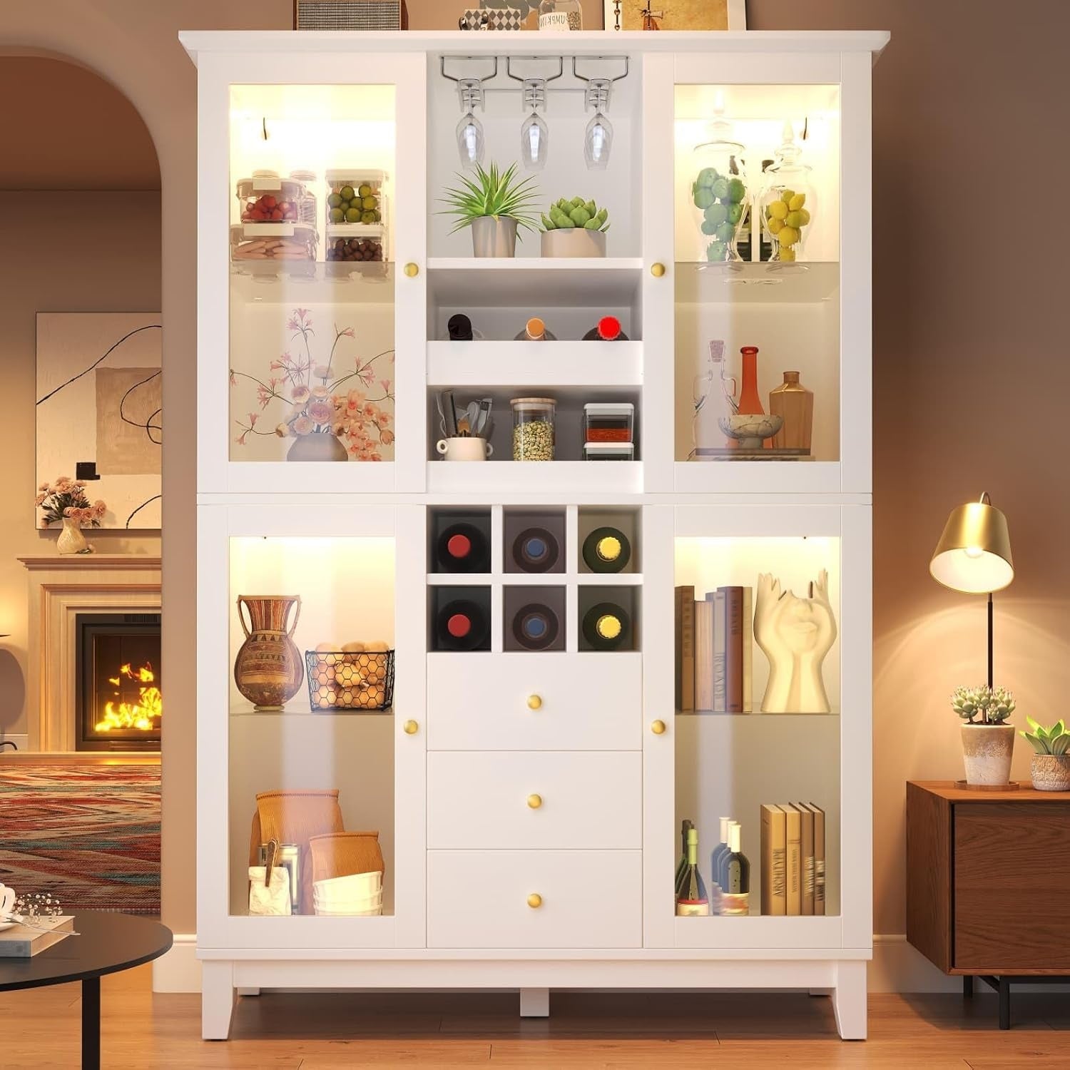 Meuble de cuisine avec quatre portes vitrees, trois tiroirs, porte-bouteilles et porte-verres integres